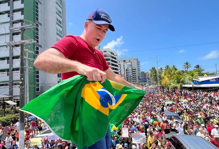 Ronaldo Medeiros é criticado por barrar membros do PT e sindicalistas em protesto contra PEC da Blindagem em Maceió