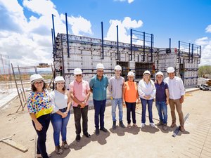 Tia Júlia visita obras do Programa Minha Casa, Minha Vida que beneficiará 400 famílias palmeirenses