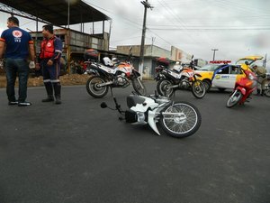 Mãe e filho sofrem acidente no Centro de Arapiraca