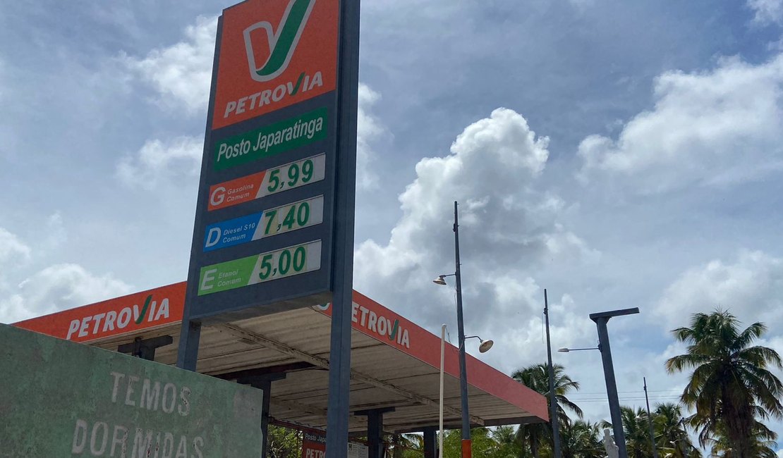 Imposto federal faz preço da gasolina saltar para R$ 5,99 em Japaratinga