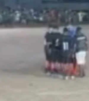 Polícia invade campo e prende jogador de futebol amador acusado de roubo