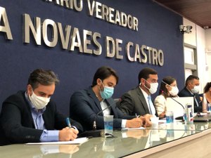 Vereador Joãozinho se reúne com empresas responsáveis pelas obras de esgotamento sanitário