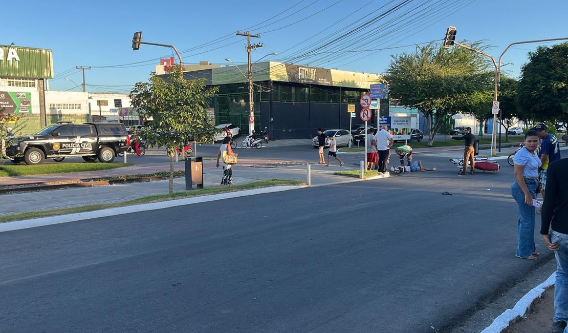Motociclista colide com viatura da Polícia Civil próximo ao Estádio Municipal