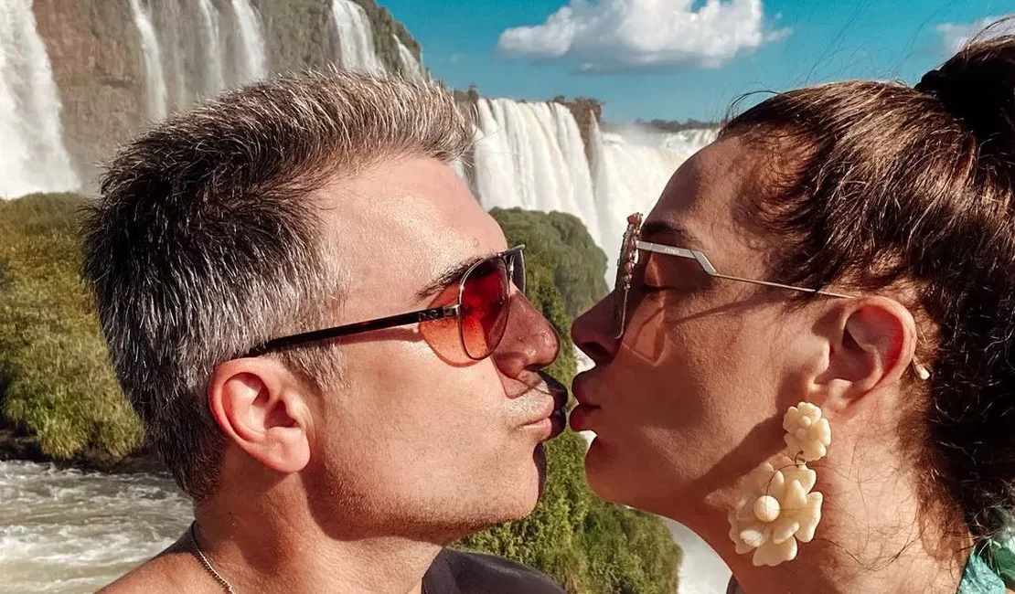 Claudia Raia posa com Jarbas Homem de Mello nas Cataratas do Iguaçu