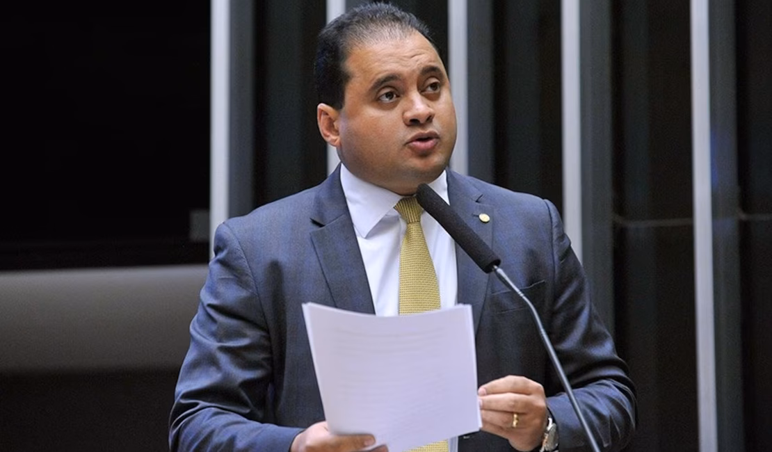 Nova fase da Operação Sem Desconto mira parentes do líder do PDT no Senado