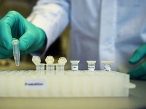 Chinesa SinoVac começa etapa final de testes da vacina contra covid-19