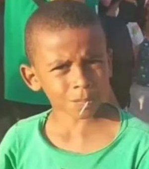Sepultamento do menino morto por bala perdida em Arapiraca causa comoção