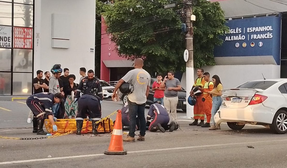 Motociclista tem fratura na perna após colisão na Av. Tomás Espíndola, em Maceió