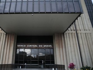 Mercado financeiro aumenta previsão de inflação para este ano