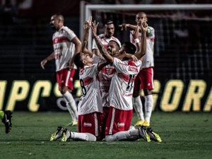 Em jogo atrasado, CRB bate o Sport em Maceió