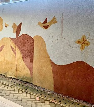 Planeta Arte leva alunos de Marechal Deodoro a produzir tintas com terra para pintar mural em escola