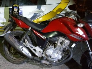 Polícia recupera veículo roubado em Chã de Bebedouro