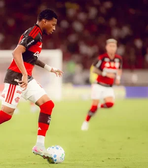 Saiba a condição física de Plata, do Flamengo, que deixou o jogo contra o Vasco com dores