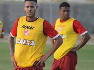 Cuiabá anuncia a contratação do atacante Emaxwell, ex-CRB