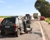 Motorista morre preso às ferragens após colisão entre carro e caminhão na BR-424