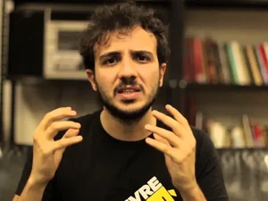 Renan Santos confirma candidatura à Presidência com ataques a Lula e Bolsonaro