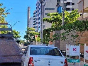 Polícia Civil recupera carro furtado e abandonado no bairro da Jatiúca, em Maceió