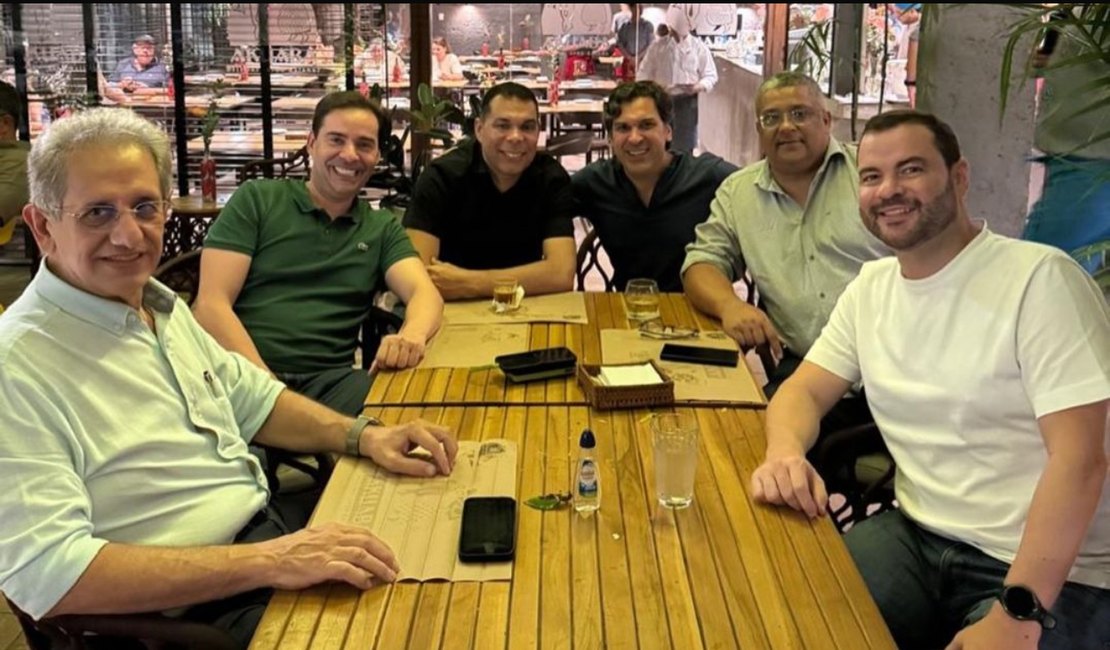 Reunião discute Isnaldo Bulhões candidato ao governo com esposa de JHC como vice