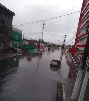 Após alerta, Defesa Civil monitora volume de chuvas no Pinheiro