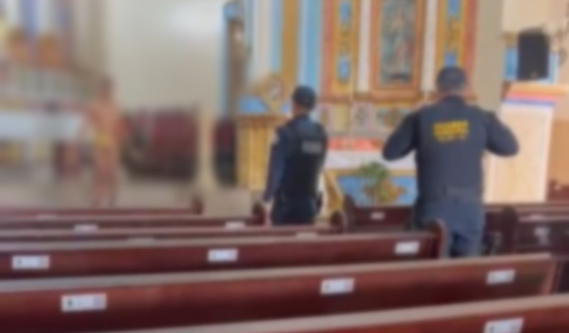 Jovem em surto invade igreja nu e mobiliza a Guarda Municipal no município de Pilar