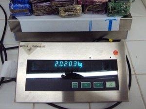 PF prende dois por tráfico de drogas e apreende 20kg de maconha em residência