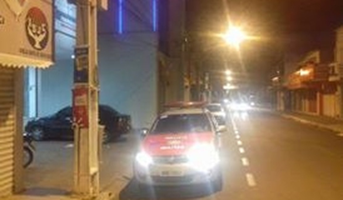 Farmácia é alvo de assalto na rua Domingos Correia