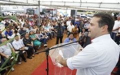 Governador Renan Filho discursa após assinatura de ordem de serviço