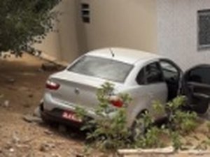 [Vídeo] Assaltantes se envolvem em acidente após roubo de táxi em Arapiraca