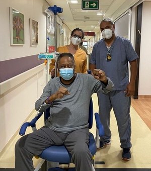 Pelé retorna ao hospital para nova sessão de quimioterapia