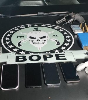 Polícia apreende arma de fogo e drogas em Maceió