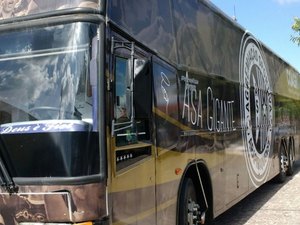 Vândalos apedrejam ônibus da delegação do ASA