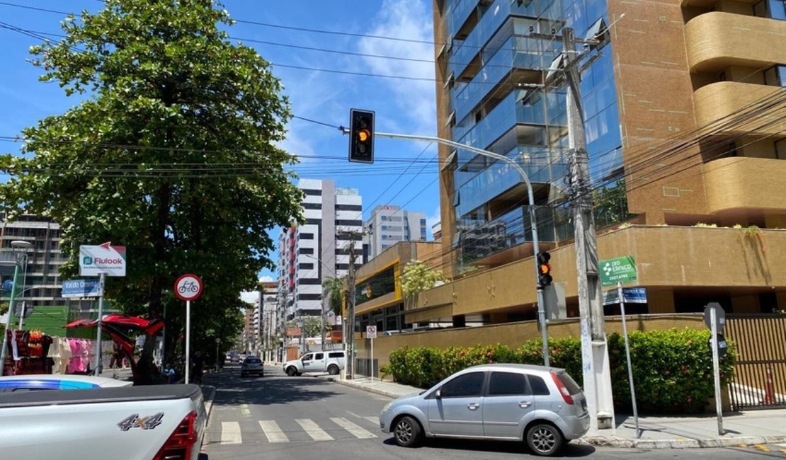 Novos semáforos em cruzamentos na parte baixa começam a funcionar no sábado (6)