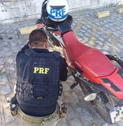 PRF apreende motocicleta com sinais identificadores adulterados em Maravilha