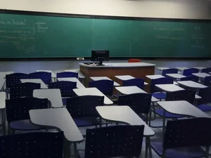 O ser professor no Brasil: entre o cansaço e a urgência de ser visto.