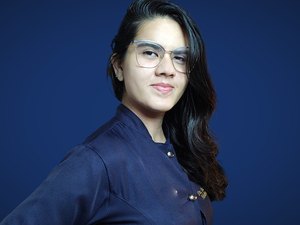 Farmacêutica trata endometriose com medicina tradicional chinesa