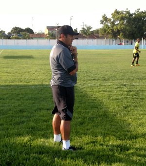 Técnico Maurílio Silva faz avaliação positiva de jogo treino 