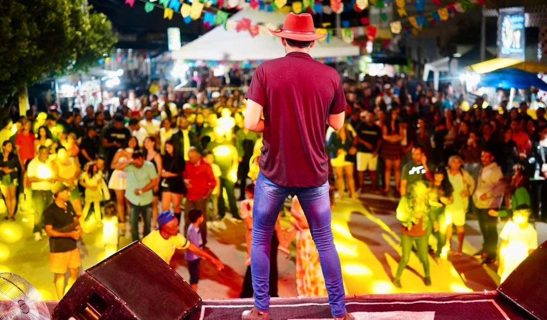 Dudu Vaqueiro e Xamego de Menina animam segunda noite do São João do Povo