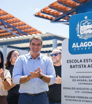 Ao lado do prefeito Dani, governador Paulo Dantas recebe Comenda Costa dos Corais