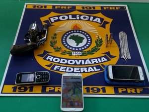 Menores são apreendidos com motocicleta roubada e arma de fogo