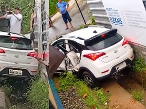 Trem atinge carro em Bebedouro e bloqueia via férrea em Maceió