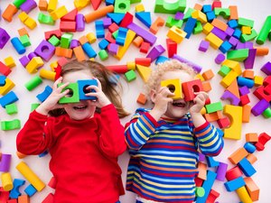 Crianças e jovens devem manter rotina de estudos durante a quarentena, diz pedagoga