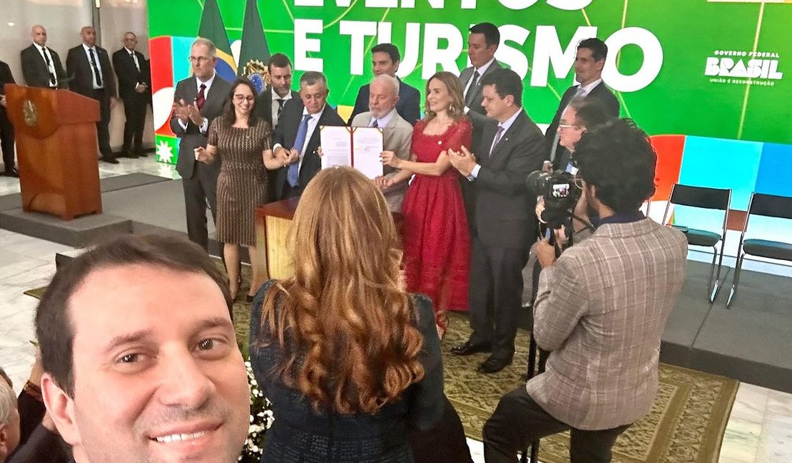 Deputado Daniel Barbosa participa da cerimônia de sanção de programa emergencial para setor de eventos