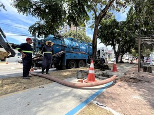 Limpeza da rede de drenagem removeu quase 400 toneladas de lixo em outubro