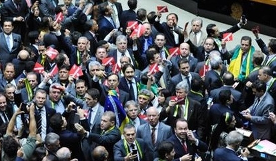 Maioria da comissão do impeachment recebeu doações de empresas da Lava Jato