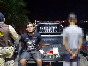 Dupla foi presa suspeita de invadir loja e furtar relógios em Piranhas