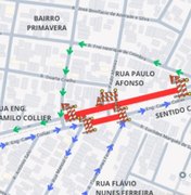 SMTT interdita trecho de rua para descarga de vagão do VLT em Arapiraca