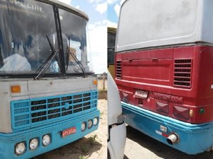 Polícia Civil recupera ônibus furtado que seria levado para desmanche no Agreste