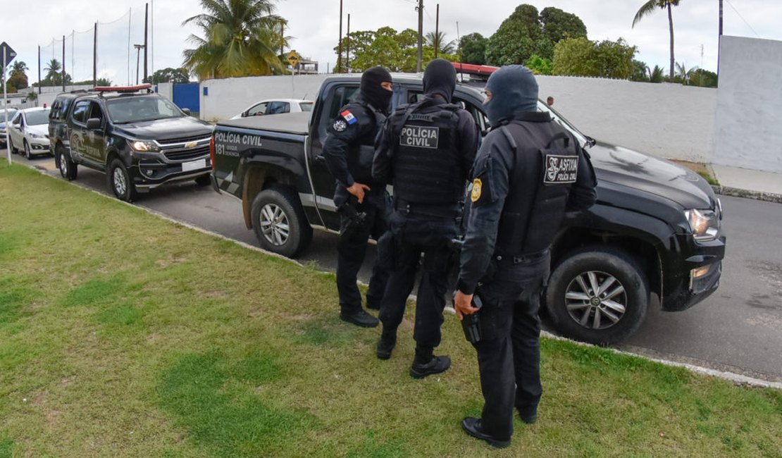 Estabelecimentos comerciais em três bairros de Maceió foram alvos de operação