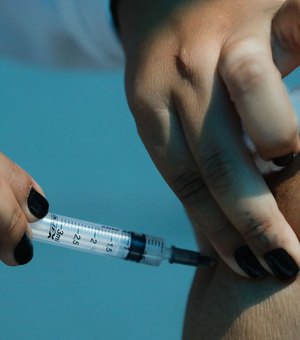 Covid-19: governo negocia compra de mais 30 milhões de doses de vacina
