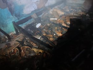 Incêndio de grandes proporções atinge imóvel em São José da Laje